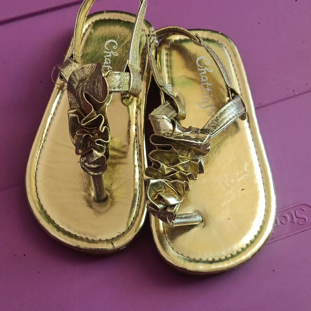 Chatties gold sandals